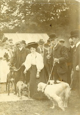 Elsie Young (nee Higginson) of Carlisle at a diog show